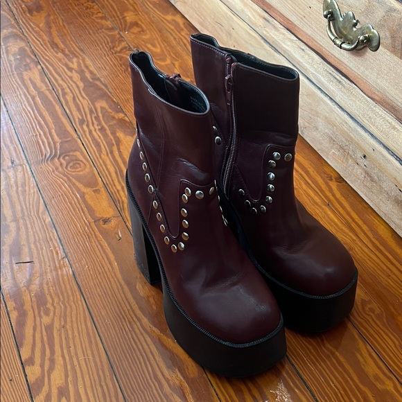 Urban Outfitters Burgundy Studded Heeled Boots - Picture 2 of 2